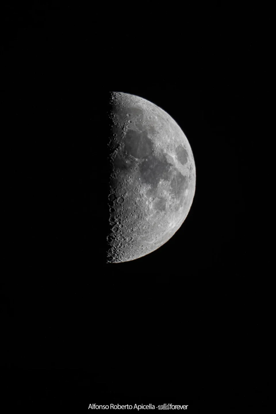 Mezza luna nel cielo notturno – Abruzzo, autunno 2026 – foto di Alfonso Apicella